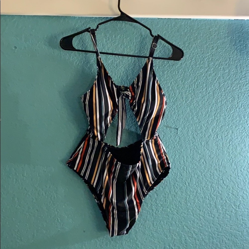 Striped One-Piece💙